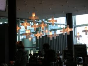 Lampen im Restaurant der Wolfsburger Autowelt